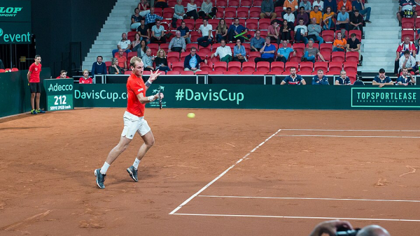 Tenis u znaku nasilja: Flaše na terenu i pretnje smrću!